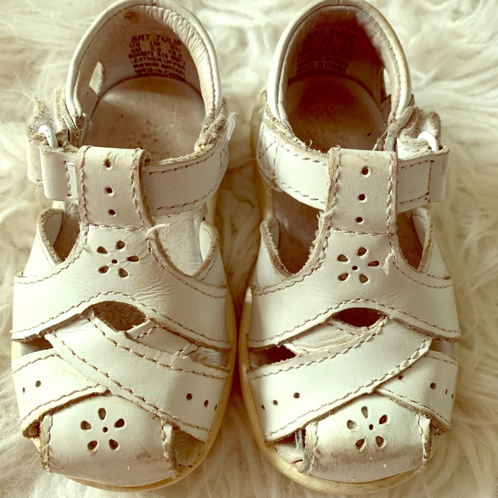 🍁Stride rite baby girl 4M white shoes